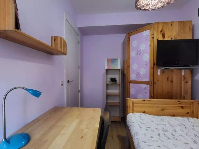 Room in a shared apartment for rent in Aluche