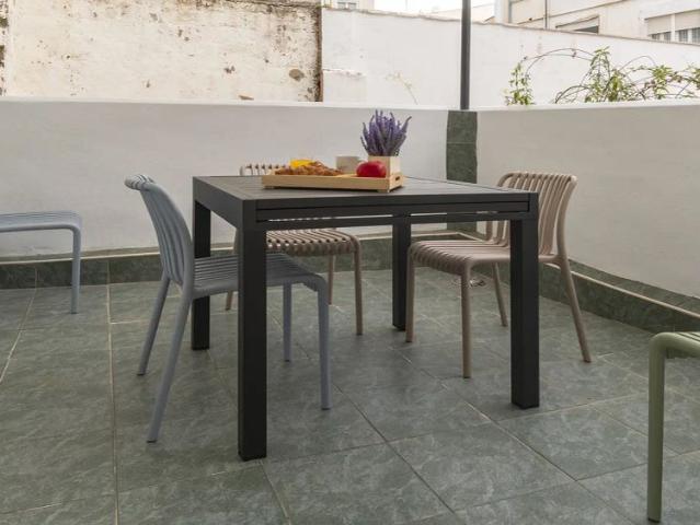 Room in a shared apartment for rent in El Carme, Valencia, perfect for professionals, students, and couples