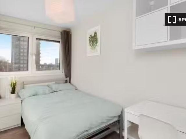 Room in a shared apartment for rent in Millwall, London