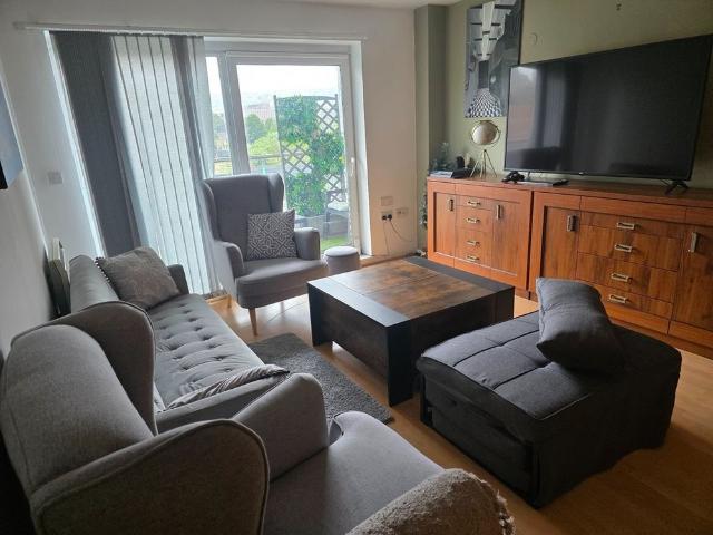 Room in a Shared Flat, Coode, S3