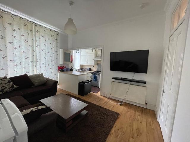 Room in a Shared Flat, Copland Road, G51