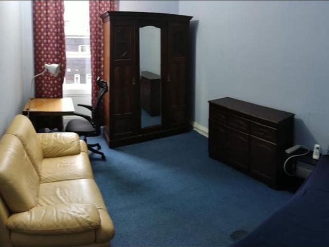 Room in a Shared Flat, Carrington St, G4