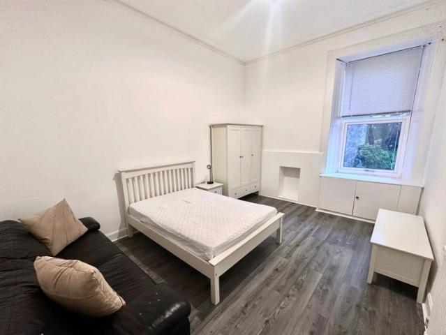 Room in a Shared Flat, Cecil St, G12