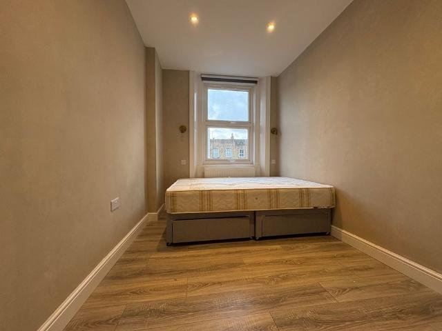 Room in a Shared Flat, Chapel Way, N7