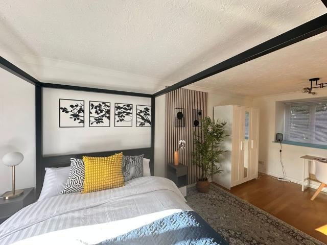 Room in a Shared Flat, Ashbourne Road, CR4