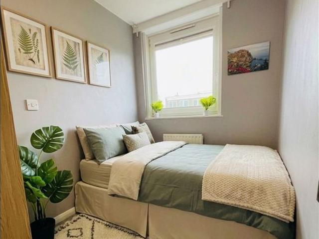 Room in a Shared Flat, Barringer Square, SW17