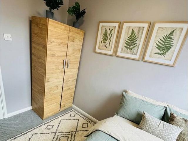 Room in a Shared Flat, Barringer Square, SW17