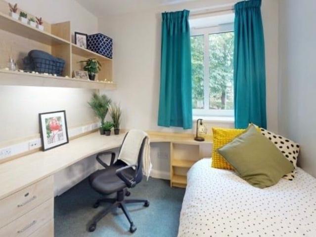 Room in a Shared Flat, Beeston, NG9