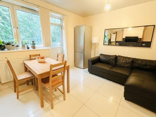Room in a Shared Flat, Gated Canada Water, SE16