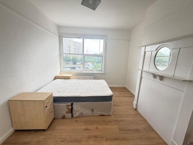 Room in a Shared Flat, Great West Road, TW5