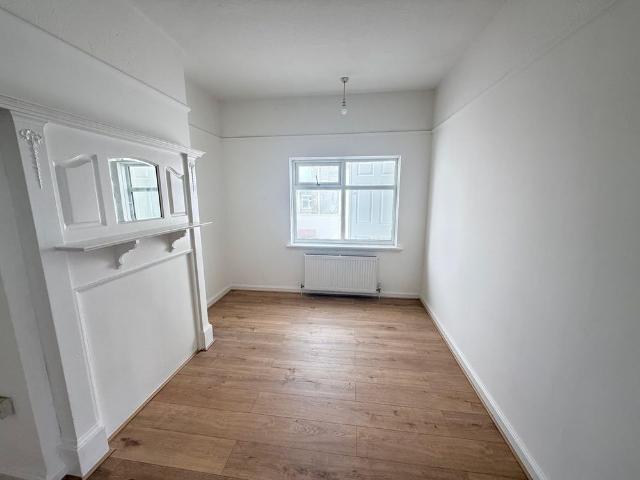 Room in a Shared Flat, Great West Road, TW5