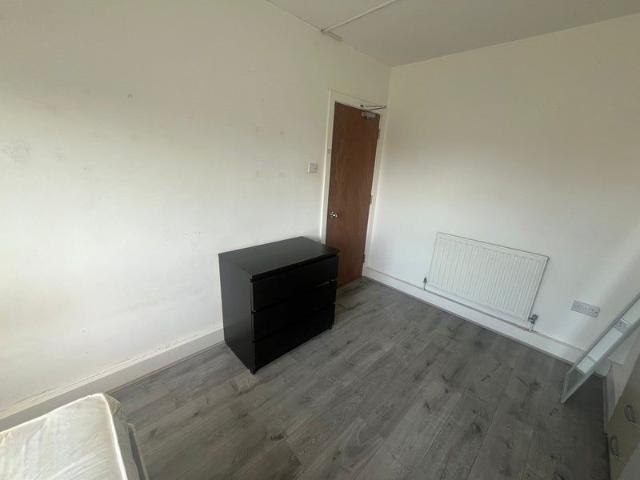 Room in a Shared Flat, Grove Hill Road, HA1