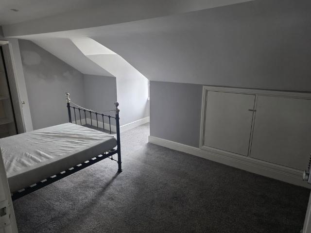 Room in a Shared Flat, Grove Road, CH42