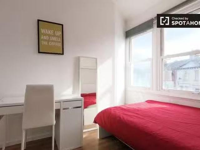 Room in a shared flat for rent in Noel Park, London