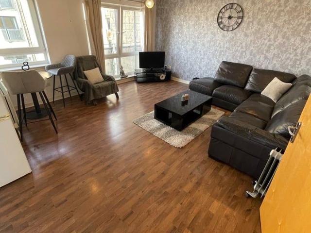 Room in a Shared Flat, Hawkhill Close, EH7