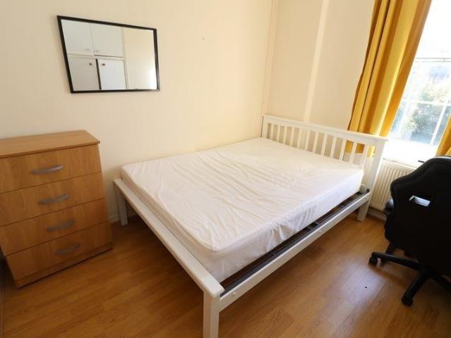 Room in a Shared Flat, Mersey House, N7