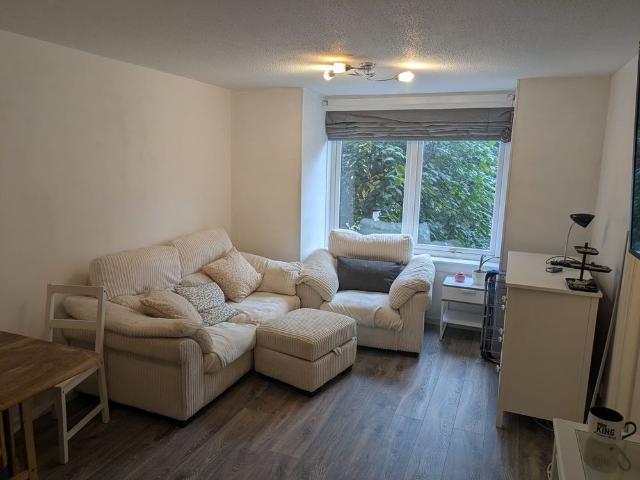 Room in a Shared Flat, Milpark Gardens, G41