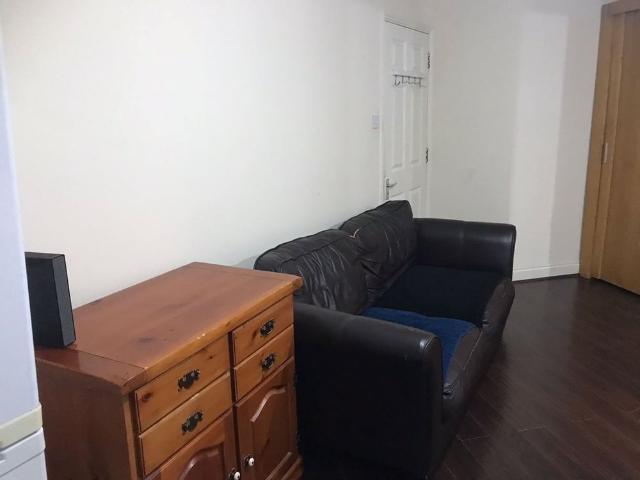 Room in a Shared Flat, Myddleton Avenue, N4