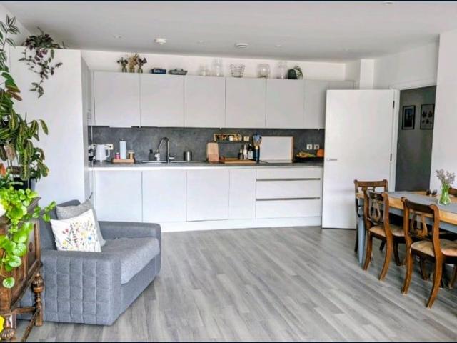 Room in a Shared Flat, New Oxford Court, TW3