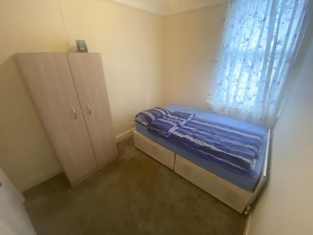 Room in a Shared Flat, St Peters Road, CR0