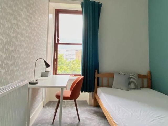 Room in a Shared Flat, Stewartville Street, G11