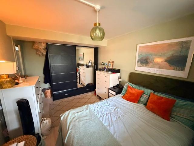 Room in a Shared Flat, Stoke Newington, N4