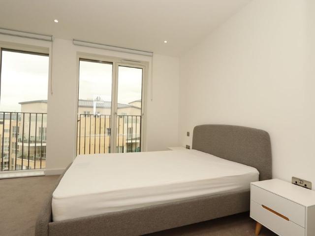 Room in a Shared Flat, Surrey Quays Road, SE16