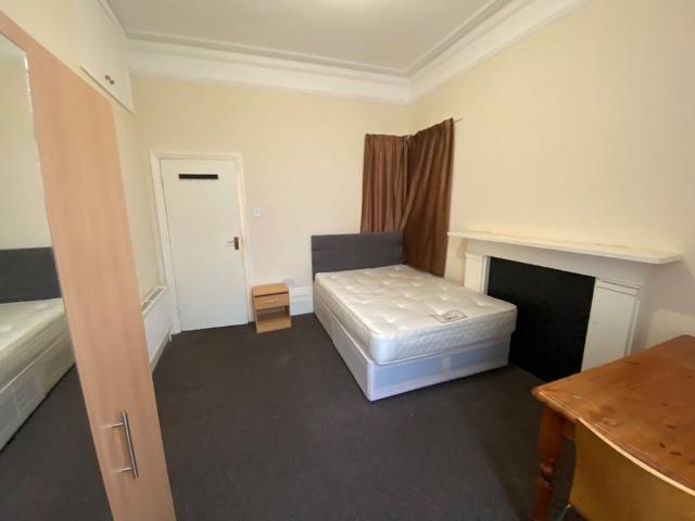Room in a Shared Flat, Pownall Gardens, TW3