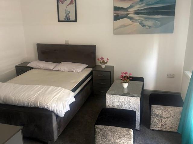 Room in a Shared Flat, Rolfe St, B66