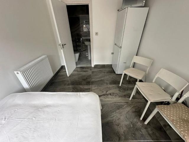 Room in a Shared House, Hamilton Avenue, IG6