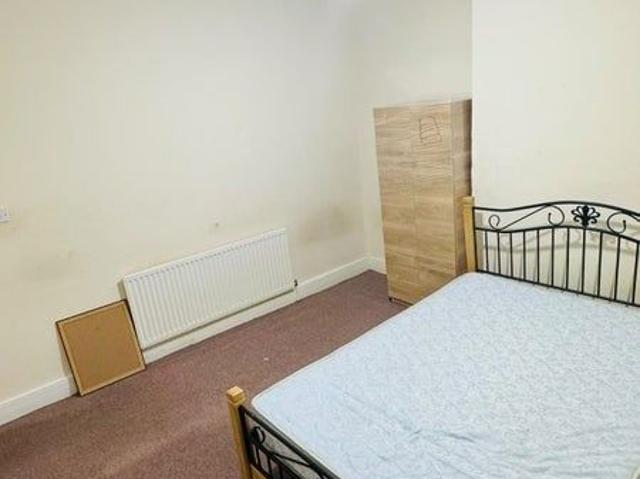 Room in a Shared House, Harold Road, E13