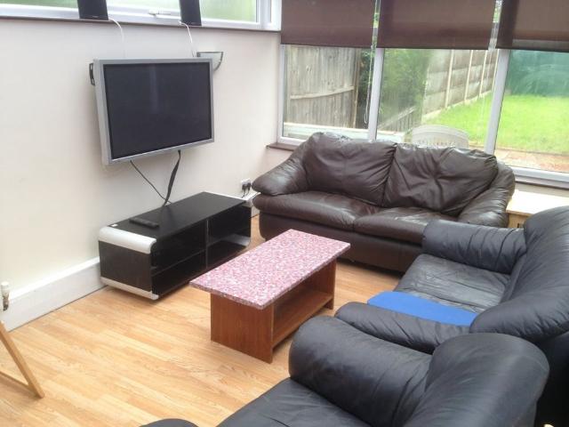 Room in a Shared House, King St, NG9