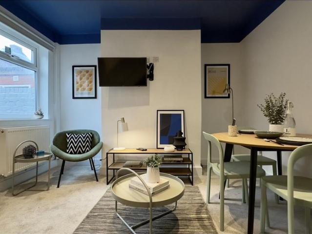 Room in a Shared House, Romney Street, M6