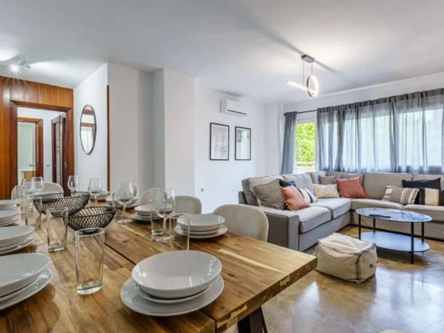 Room in a shared 10 bedroom apartment for rent in Cruz del Humilladero