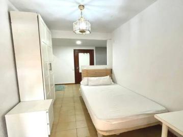 Room in a shared 10 bedroom apartment for rent in Prado Parque de Maria Luisa, students only
