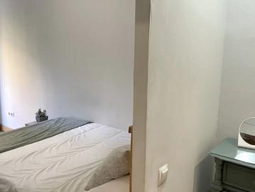 Room in a shared 10 bedroom apartment for rent in Prado Parque de Maria Luisa, students only