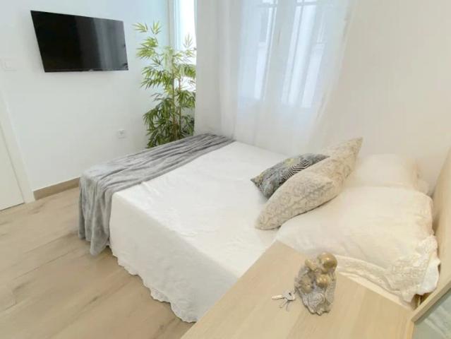 Room in a shared 11 bedroom apartment for rent in La Juncal Híspalis