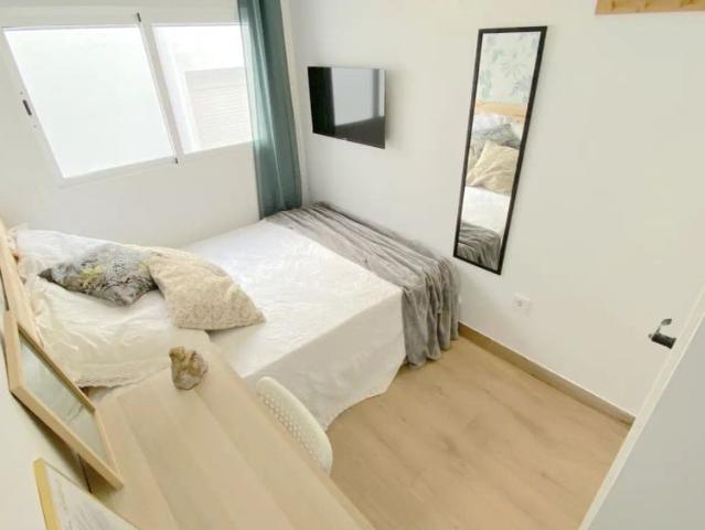Room in a shared 11 bedroom apartment for rent in La Juncal Híspalis