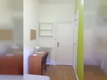Room in a shared 11 bedroom apartment for rent in Palacio, all bills included