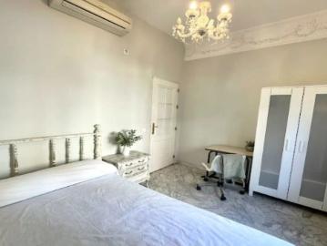 Room in a shared 12 bedroom apartment for rent in El Porvenir