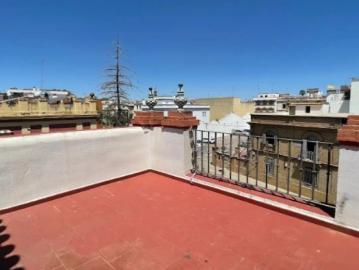 Room in a shared 12 bedroom apartment for rent in El Porvenir