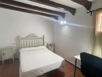 Room in a shared 12 bedroom apartment for rent in El Porvenir