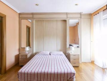 Room in a shared 12 bedroom apartment for rent in Villaviciosa de Odón for students
