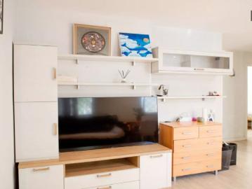 Room in a shared 1 bedroom apartment for rent in Abrantes, Madrid for students only
