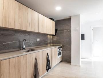 Room in a shared 1 bedroom apartment for rent in El Carme, perfect for professionals