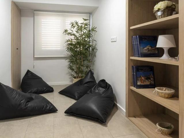 Room in a shared 1 bedroom apartment for rent in El Carme, Valencia, perfect for professionals and students