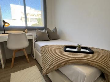 Room in a shared 1 bedroom apartment for rent in el Guinardo