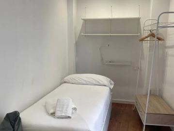 Room in a shared 1 bedroom apartment for rent in La Xerea