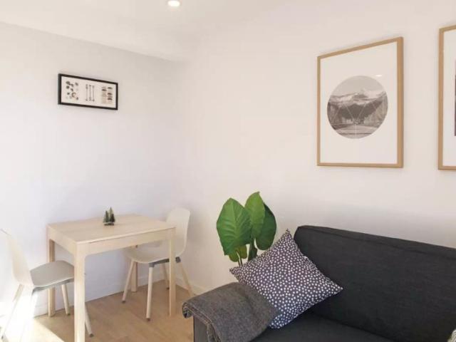 Room in a shared 2 bedroom apartment for rent in Colina