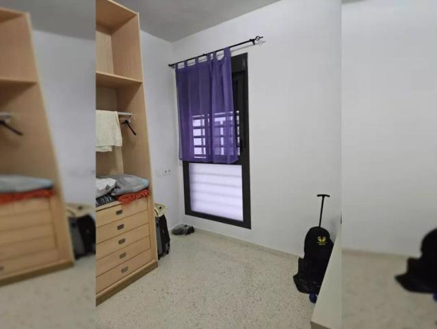 Room in a shared 2 bedroom apartment for rent in La Calzada, perfect for females